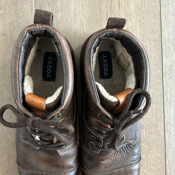 MENS J. KODA BROWN LEATHER HUGH BOOTS WITH SHERPA LINING SIZE 10 main image 7